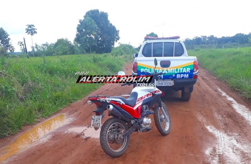 Rolim de Moura – Durante ação rápida, Polícia Militar recupera moto roubada e prende suspeito Rolim de Moura – Durante ação rápida, Polícia Militar recupera moto roubada e prende suspeito