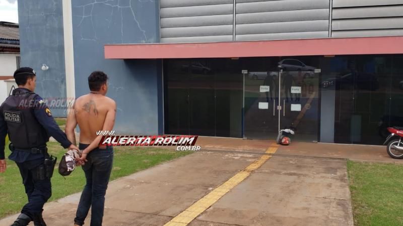Rolim de Moura – Durante ação rápida, Polícia Militar recupera moto roubada e prende suspeito Rolim de Moura – Durante ação rápida, Polícia Militar recupera moto roubada e prende suspeito