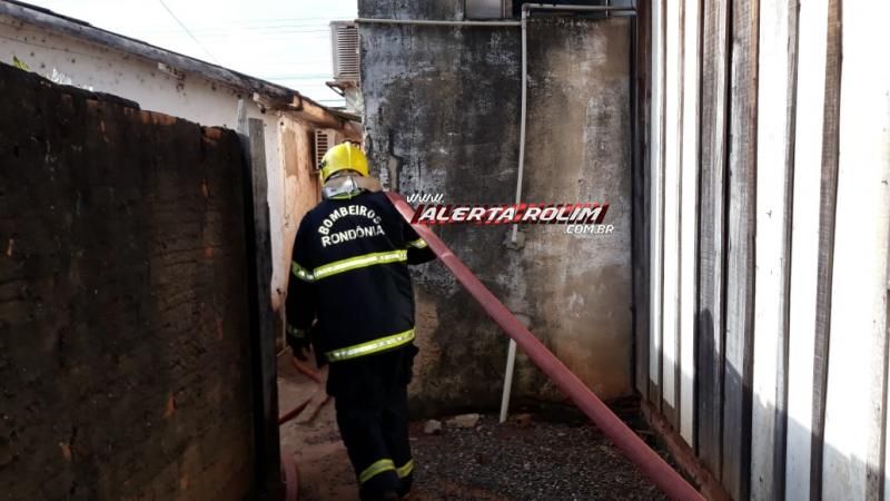 Rolim de Moura – Incêndio atinge depósito de loja de calçados no Centro da cidade - Vídeo Rolim de Moura – Incêndio atinge depósito de loja de calçados no Centro da cidade - Vídeo