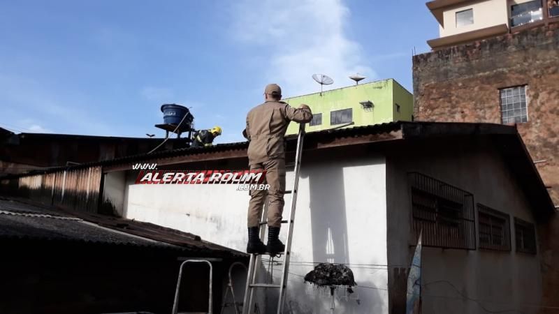 Rolim de Moura – Incêndio atinge depósito de loja de calçados no Centro da cidade - Vídeo Rolim de Moura – Incêndio atinge depósito de loja de calçados no Centro da cidade - Vídeo
