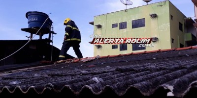 Rolim de Moura – Incêndio atinge depósito de loja de calçados no Centro da cidade - Vídeo  Rolim de Moura – Incêndio atinge depósito de loja de calçados no Centro da cidade - Vídeo