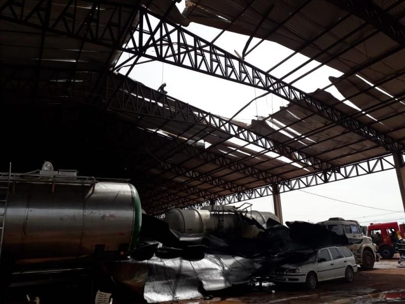 Caminhão-tanque explode durante soldagem e mata genro e sogro, em Rondonópolis - Veja vídeos e fotos Caminhão-tanque explode durante soldagem e mata genro e sogro, em Rondonópolis - Veja vídeos e fotos