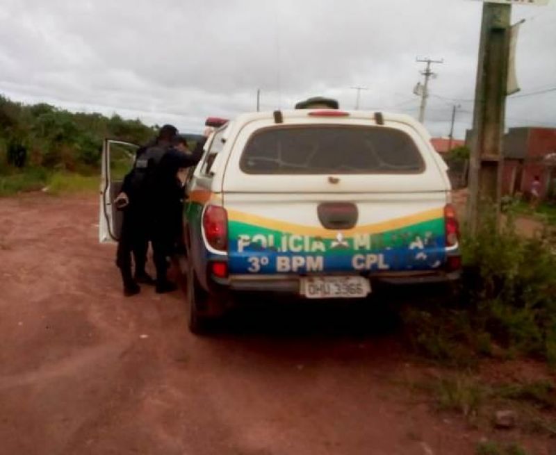 Corpo é encontrado com mãos e pés amarrados, em Vilhena Corpo é encontrado com mãos e pés amarrados, em Vilhena