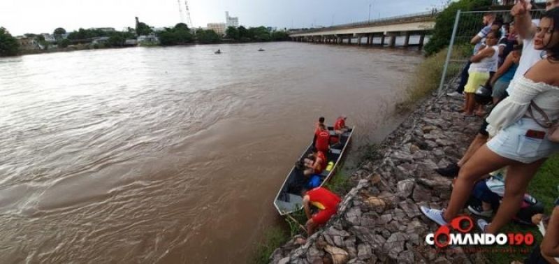 Homem desaparece após nadar nas águas do rio Machado, em Ji-Paraná - VÍDEO Homem desaparece após nadar nas águas do rio Machado, em Ji-Paraná - VÍDEO
