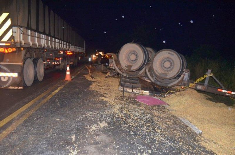 Jaru: Após acidente, BR-364 já tem mais de 10 km de congestionamento  Jaru: Após acidente, BR-364 já tem mais de 10 km de congestionamento