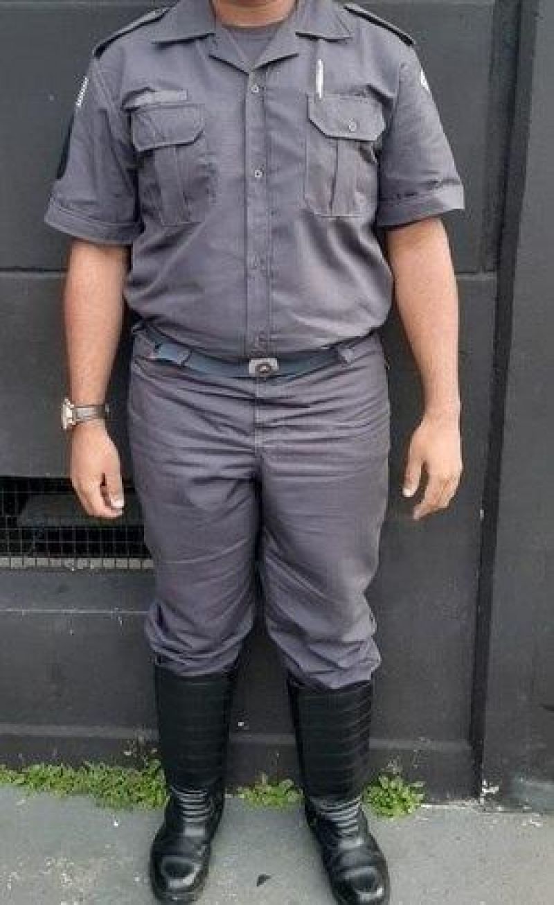 Jovem usava farda da PM para não pagar condução, em São Paulo Jovem usava farda da PM para não pagar condução, em São Paulo