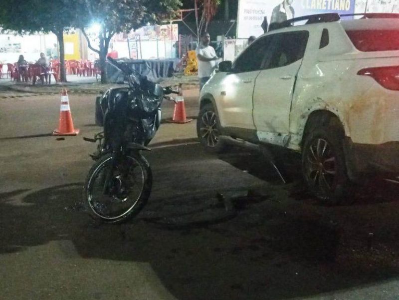 Motociclista morre após colidir com carro, em Cerejeiras Motociclista morre após colidir com carro, em Cerejeiras