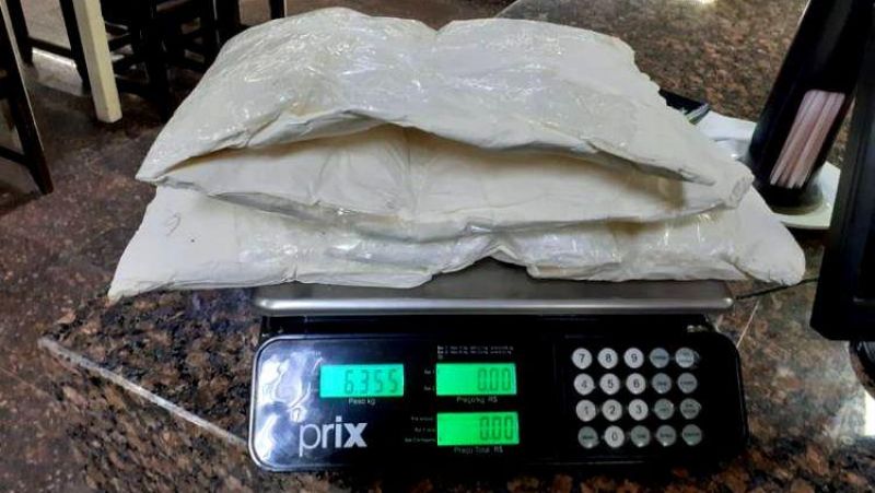 Mulheres são presas com mais de 6 quilos de cocaína escondida em mala em ônibus na rodoviária de Vilhena