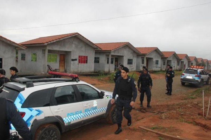 PF e PM cumprem reintegração de posse de 150 casas em Ouro Preto do Oeste, RO PF e PM cumprem reintegração de posse de 150 casas em Ouro Preto do Oeste, RO