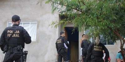 PF e PM cumprem reintegração de posse de 150 casas em Ouro Preto do Oeste, RO PF e PM cumprem reintegração de posse de 150 casas em Ouro Preto do Oeste, RO