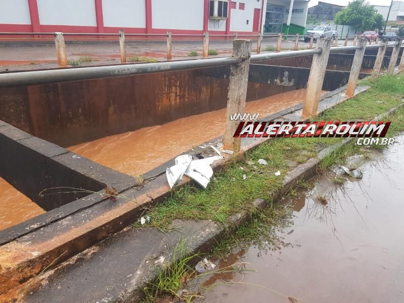 Rolim de Moura – Acidente de trânsito é registrado no Centro da cidade na tarde desta sexta-feira Rolim de Moura – Acidente de trânsito é registrado no Centro da cidade na tarde desta sexta-feira