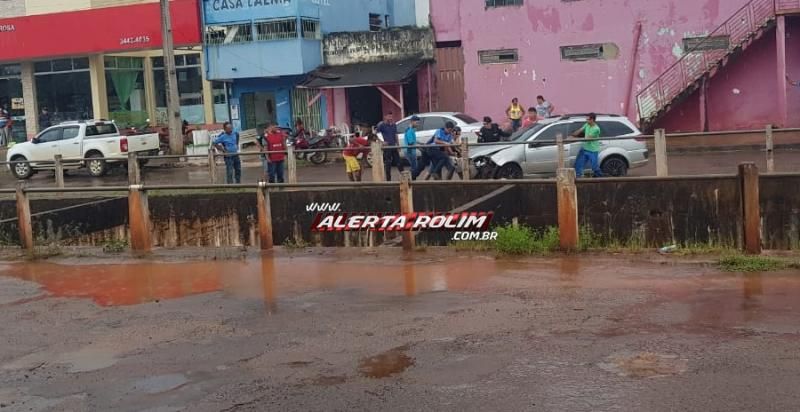 Rolim de Moura – Acidente de trânsito é registrado no Centro da cidade na tarde desta sexta-feira Rolim de Moura – Acidente de trânsito é registrado no Centro da cidade na tarde desta sexta-feira