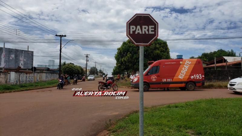 Rolim de Moura - Acidente no cruzamento da Rua Urupá com Av. 25 de Agosto resulta em uma pessoa ferida – Vídeo Rolim de Moura - Acidente no cruzamento da Rua Urupá com Av. 25 de Agosto resulta em uma pessoa ferida – Vídeo