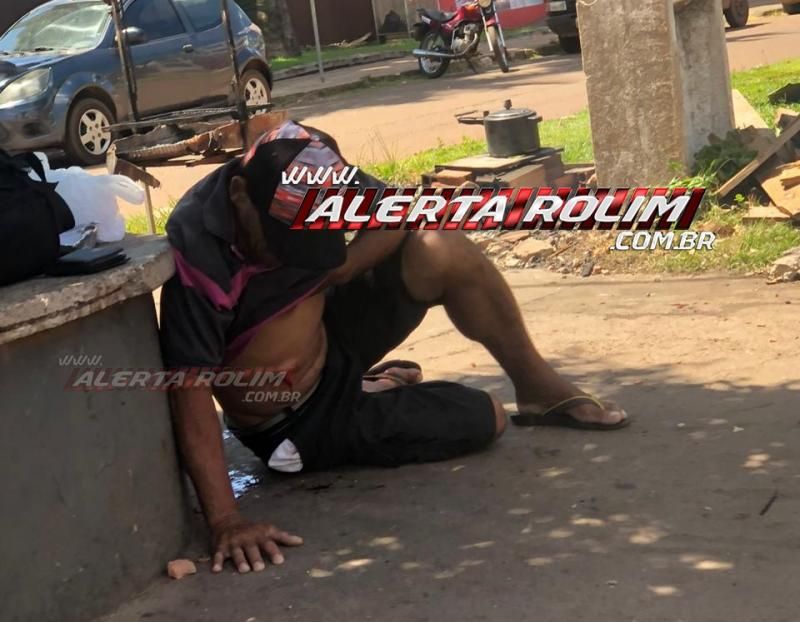 Rolim de Moura – Andarilho é esfaqueado na barriga por desafeto na tarde desta segunda-feira – Vídeo Rolim de Moura – Andarilho é esfaqueado na barriga por desafeto na tarde desta segunda-feira – Vídeo