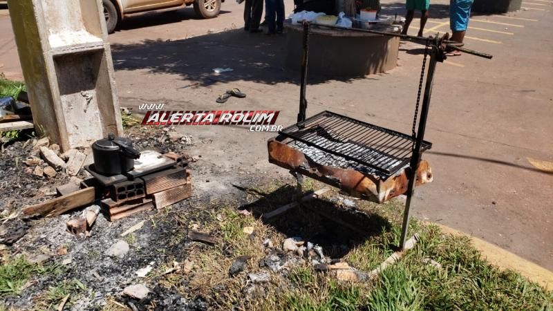 Rolim de Moura – Andarilho é esfaqueado na barriga por desafeto na tarde desta segunda-feira – Vídeo Rolim de Moura – Andarilho é esfaqueado na barriga por desafeto na tarde desta segunda-feira – Vídeo