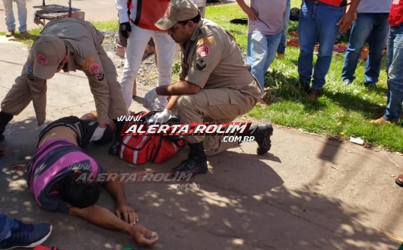 Rolim de Moura – Andarilho é esfaqueado na barriga por desafeto na tarde desta segunda-feira – Vídeo Rolim de Moura – Andarilho é esfaqueado na barriga por desafeto na tarde desta segunda-feira – Vídeo