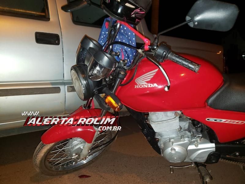 Rolim de Moura – Mulher fratura perna após desviar de cachorro na via e bater moto na traseira de caminhonete estacionada - Vídeo Rolim de Moura – Mulher fratura perna após desviar de cachorro na via e bater moto na traseira de caminhonete estacionada - Vídeo