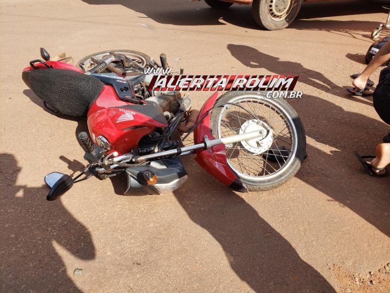 Rolim de Moura – Mãe e filho ficam feridos em colisão envolvendo moto e carro na Avenida Norte Sul Rolim de Moura – Mãe e filho ficam feridos em colisão envolvendo moto e carro na Avenida Norte Sul