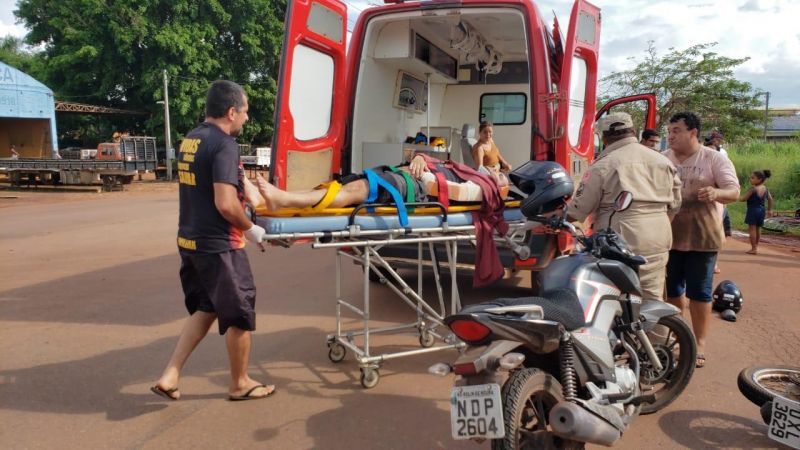 Rolim de Moura – Mãe e filho ficam feridos em colisão envolvendo moto e carro na Avenida Norte Sul