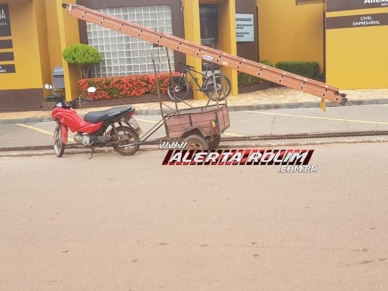 Rolim de Moura – Motociclista é socorrido pelos bombeiros  após se envolver em acidente de trânsito no Centro da cidade   Rolim de Moura – Motociclista é socorrido pelos bombeiros  após se envolver em acidente de trânsito no Centro da cidade