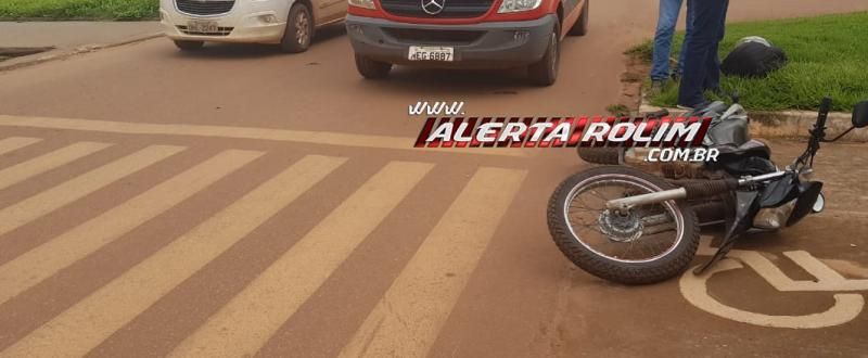 Rolim de Moura – Motociclista é socorrido pelos bombeiros  após se envolver em acidente de trânsito no Centro da cidade   Rolim de Moura – Motociclista é socorrido pelos bombeiros  após se envolver em acidente de trânsito no Centro da cidade