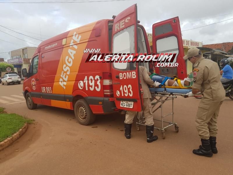 Rolim de Moura – Motociclista é socorrido pelos bombeiros  após se envolver em acidente de trânsito no Centro da cidade   Rolim de Moura – Motociclista é socorrido pelos bombeiros  após se envolver em acidente de trânsito no Centro da cidade