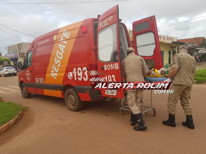 Rolim de Moura – Motociclista é socorrido pelos bombeiros  após se envolver em acidente de trânsito no Centro da cidade   Rolim de Moura – Motociclista é socorrido pelos bombeiros  após se envolver em acidente de trânsito no Centro da cidade