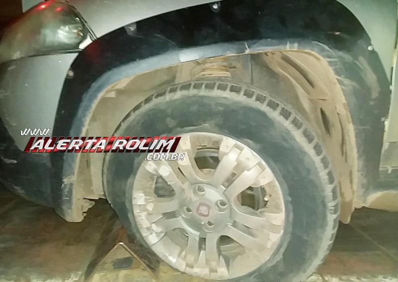 Rolim de Moura – Motorista, com sinais de embriaguez, desobedece à ordem de parada e fura bloqueio da Lei Seca – Veja os vídeos Rolim de Moura – Motorista, com sinais de embriaguez, desobedece à ordem de parada e fura bloqueio da Lei Seca – Veja os vídeos