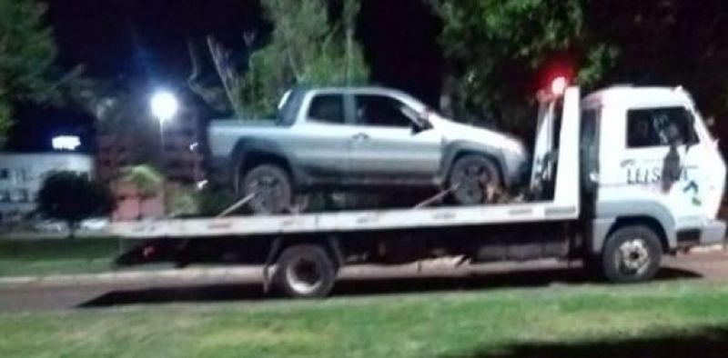 Rolim de Moura – Motorista, com sinais de embriaguez, desobedece à ordem de parada e fura bloqueio da Lei Seca – Veja os vídeos Rolim de Moura – Motorista, com sinais de embriaguez, desobedece à ordem de parada e fura bloqueio da Lei Seca – Veja os vídeos