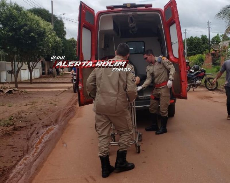 Rolim de Moura – Mulher é socorrida após bater moto em cachorro no Boa Esperança; Esse foi o segundo acidente envolvendo cachorro na via essa semana Rolim de Moura – Mulher é socorrida após bater moto em cachorro no Boa Esperança; Esse foi o segundo acidente envolvendo cachorro na via essa semana