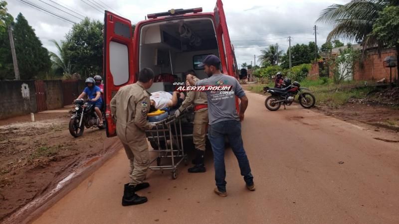 Rolim de Moura – Mulher é socorrida após bater moto em cachorro no Boa Esperança; Esse foi o segundo acidente envolvendo cachorro na via essa semana Rolim de Moura – Mulher é socorrida após bater moto em cachorro no Boa Esperança; Esse foi o segundo acidente envolvendo cachorro na via essa semana