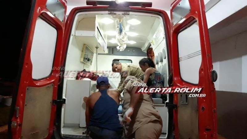 Rolim de Moura – URGENTE - Durante briga generalizada em festa, dois homens foram esfaqueados nesta madrugada no Bairro Cidade Alta - Vídeo Rolim de Moura – URGENTE - Durante briga generalizada em festa, dois homens foram esfaqueados nesta madrugada no Bairro Cidade Alta - Vídeo