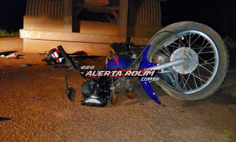 Rolim de Moura – Urgente – Motociclista é socorrido em estado grave, após colidir em traseira de carreta estacionada Rolim de Moura – Urgente – Motociclista é socorrido em estado grave, após colidir em traseira de carreta estacionada