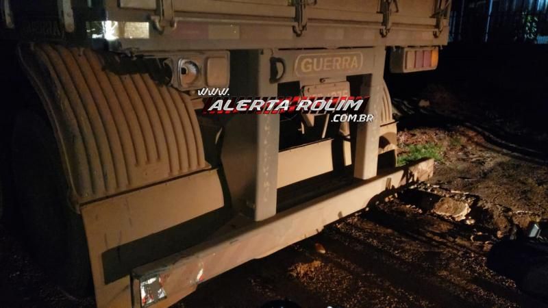 Rolim de Moura – Urgente – Motociclista é socorrido em estado grave, após colidir em traseira de carreta estacionada Rolim de Moura – Urgente – Motociclista é socorrido em estado grave, após colidir em traseira de carreta estacionada