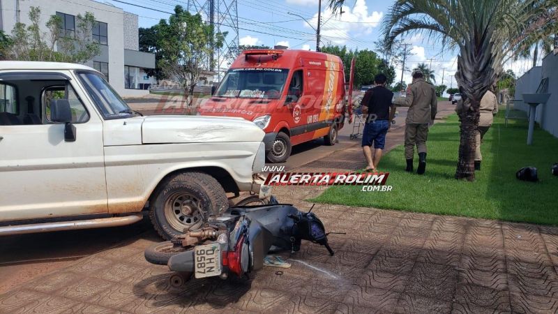 Rolim de Moura – Colisão entre moto e caminhonete resulta em um ferido nesta tarde de terça-feira