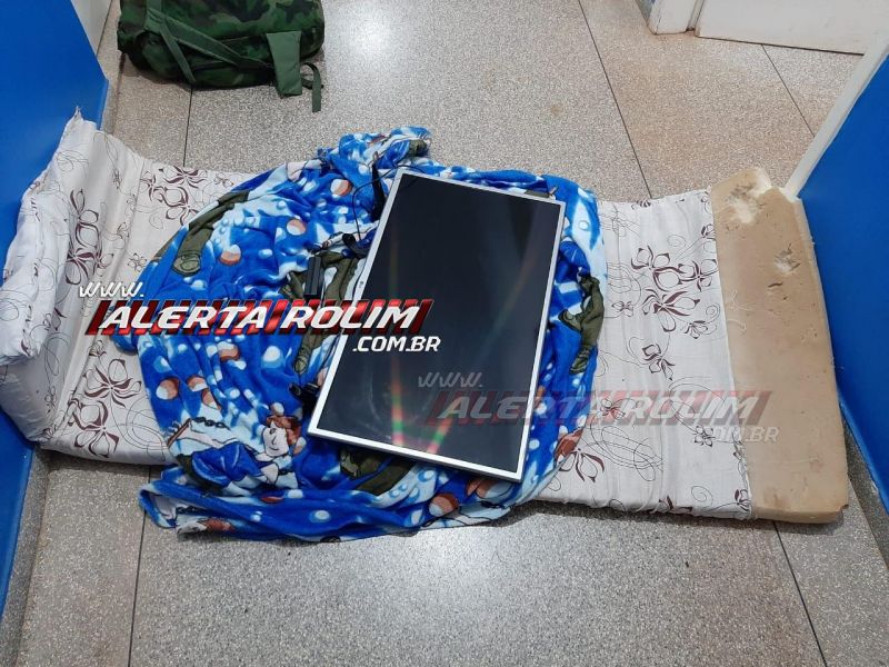 Rolim de Moura – Durante a madrugada, PM recebe denúncia de que três pessoas carregavam uma TV enrolada em um colchão no Bairro Olímpico; um suspeito foi conduzido à UNISP