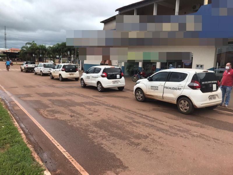 Após decreto, fiscais da Prefeitura de Rolim de Moura fazem fiscalização em comércios e fecham estabelecimentos abertos Após decreto, fiscais da Prefeitura de Rolim de Moura fazem fiscalização em comércios e fecham estabelecimentos abertos