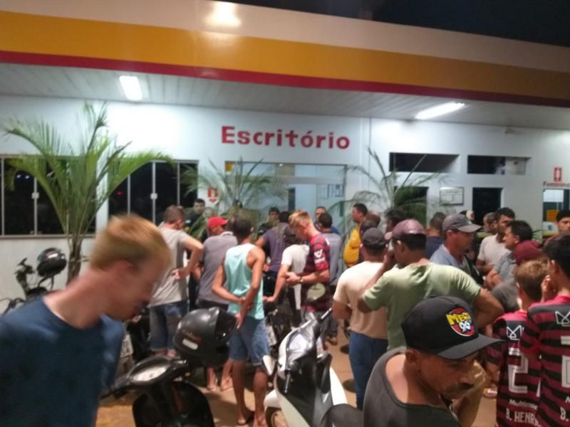 Frentista é morto com três tiros em posto de combustível que trabalhava, em Espigão do Oeste Frentista é morto com três tiros em posto de combustível que trabalhava, em Espigão do Oeste