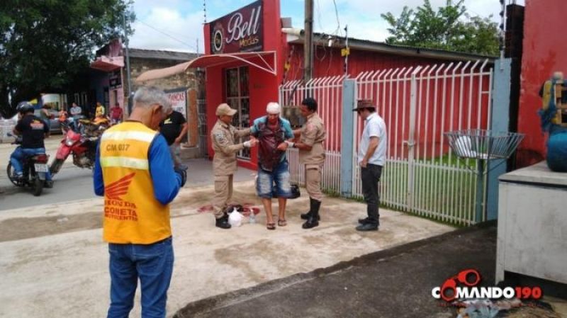 Idoso é agredido com a própria bengala ao tentar saldar dívida de R$30,00 em comércio, em Ji-Paraná Idoso é agredido com a própria bengala ao tentar saldar dívida de R$30,00 em comércio, em Ji-Paraná