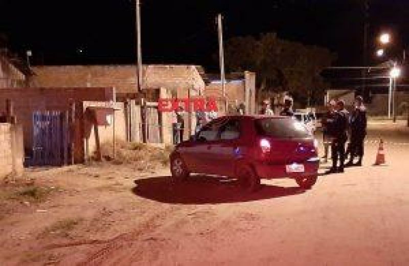 Jovem de 23 anos é assassinado a facadas dentro de casa, em Vilhena Jovem de 23 anos é assassinado a facadas dentro de casa, em Vilhena