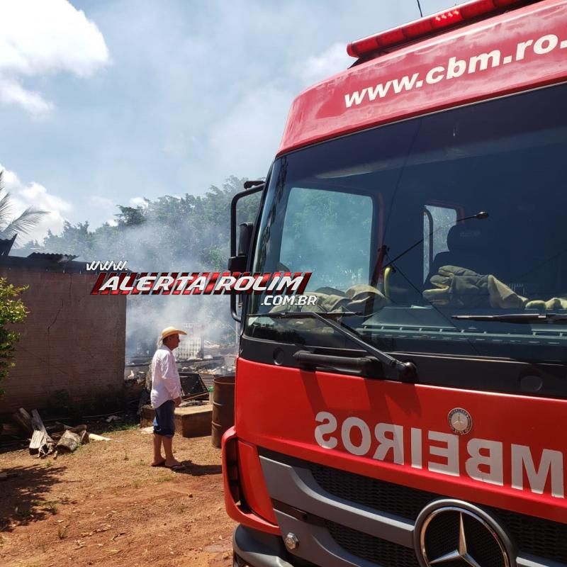 Nova Estrela – Casa é totalmente consumida por incêndio nesta manhã de segunda-feira; assista ao vídeo Nova Estrela – Casa é totalmente consumida por incêndio nesta manhã de segunda-feira; assista ao vídeo