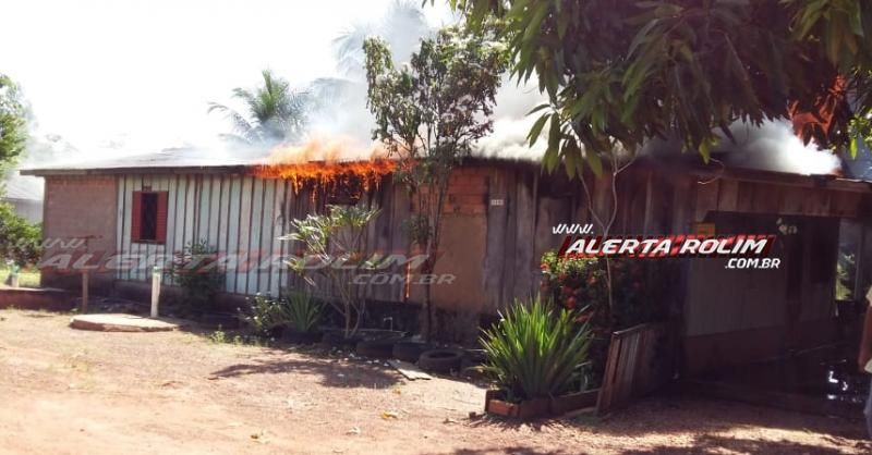 Nova Estrela – Casa é totalmente consumida por incêndio nesta manhã de segunda-feira; assista ao vídeo Nova Estrela – Casa é totalmente consumida por incêndio nesta manhã de segunda-feira; assista ao vídeo