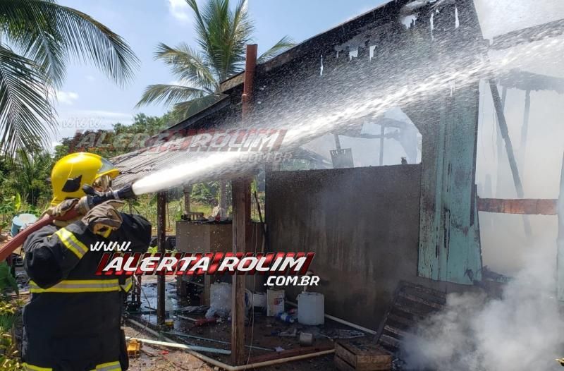 Nova Estrela – Casa é totalmente consumida por incêndio nesta manhã de segunda-feira; assista ao vídeo Nova Estrela – Casa é totalmente consumida por incêndio nesta manhã de segunda-feira; assista ao vídeo