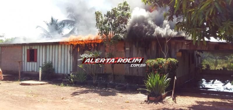 Nova Estrela – Casa é totalmente consumida por incêndio nesta manhã de segunda-feira; assista ao vídeo Nova Estrela – Casa é totalmente consumida por incêndio nesta manhã de segunda-feira; assista ao vídeo