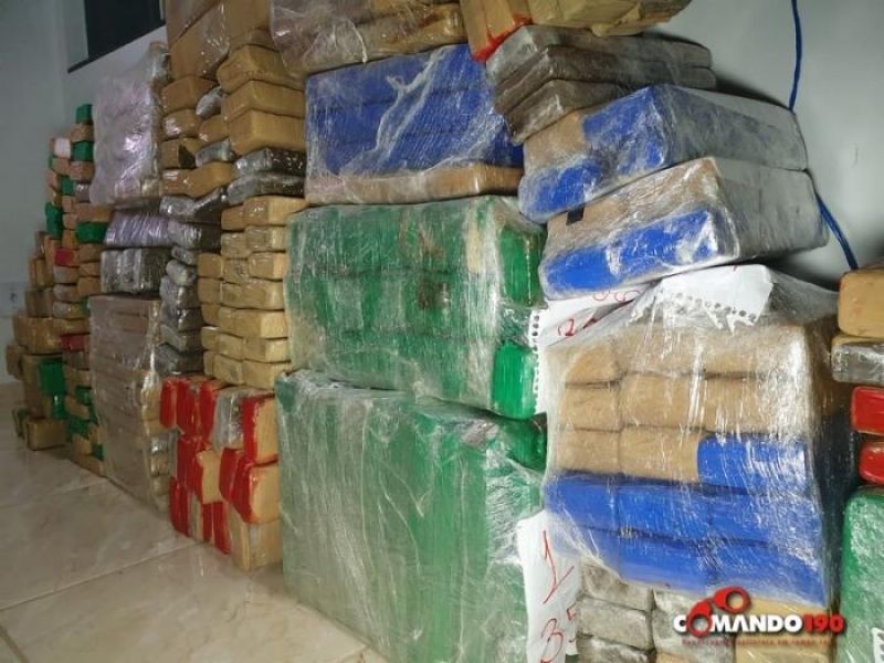 PRF apreende aproximadamente 400 quilos de maconha, em Ji-Paraná PRF apreende aproximadamente 400 quilos de maconha, em Ji-Paraná