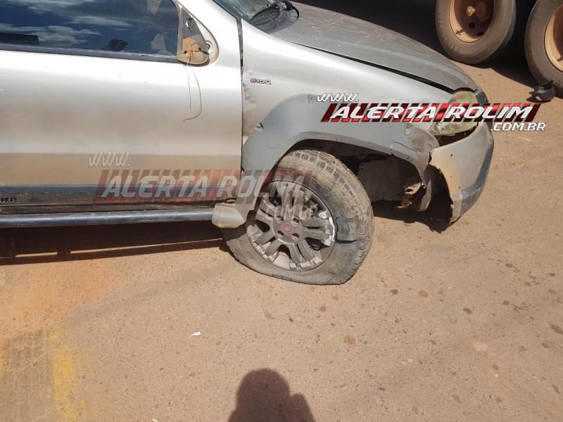Rolim de Moura – Carro roda na pista após motorista bater na traseira de caminhão boiadeiro na RO-010 – Vídeo Rolim de Moura – Carro roda na pista após motorista bater na traseira de caminhão boiadeiro na RO-010 – Vídeo