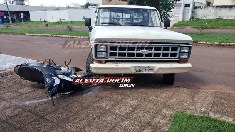 Rolim de Moura – Colisão entre moto e caminhonete resulta em um ferido nesta tarde de terça-feira Rolim de Moura – Colisão entre moto e caminhonete resulta em um ferido nesta tarde de terça-feira