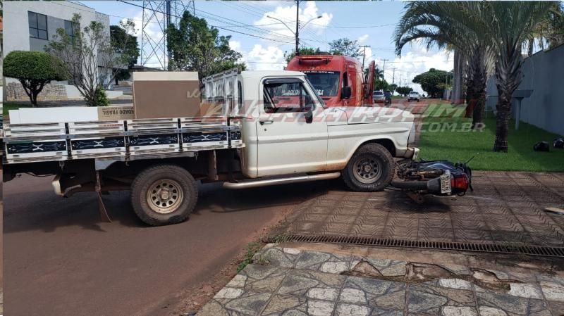 Rolim de Moura – Colisão entre moto e caminhonete resulta em um ferido nesta tarde de terça-feira Rolim de Moura – Colisão entre moto e caminhonete resulta em um ferido nesta tarde de terça-feira