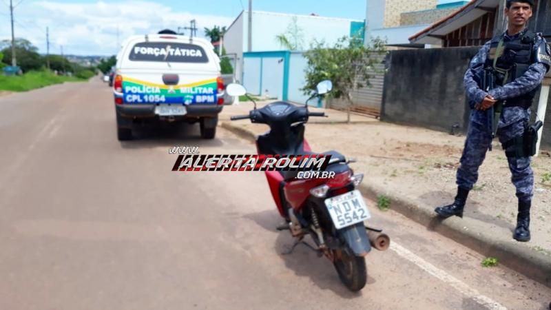 Rolim de Moura – Com a ajuda de denúncia, Polícia Militar recupera moto roubada durante a última noite Rolim de Moura – Com a ajuda de denúncia, Polícia Militar recupera moto roubada durante a última noite