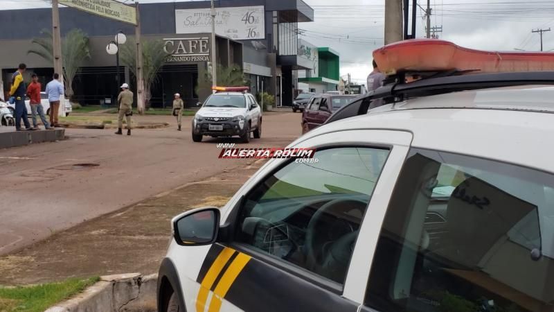 Rolim de Moura – Dois veículos colidem no Centro da cidade nesta manhã de quinta-feira – Vídeo Rolim de Moura – Dois veículos colidem no Centro da cidade nesta manhã de quinta-feira – Vídeo